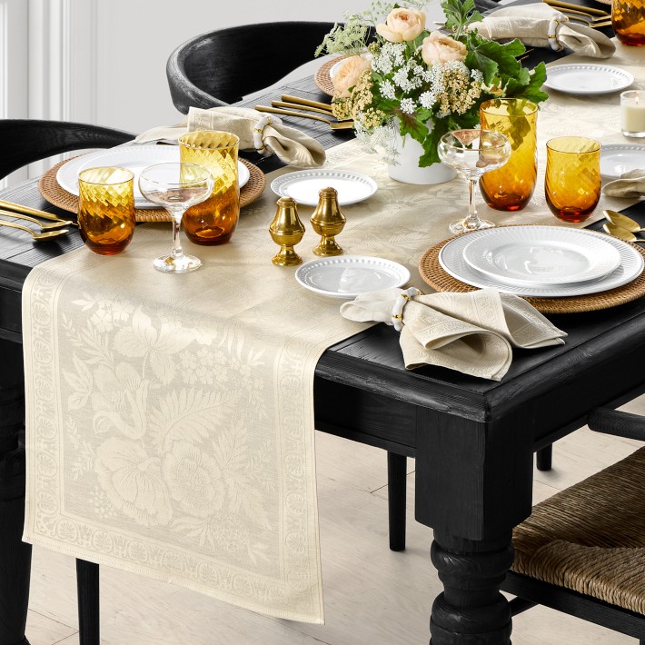 Vintage Floral Jacquard Table Runner